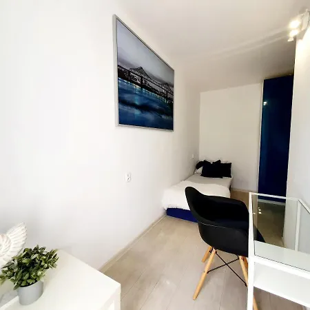 Male Mieszkanie Przy Plazy - 3 Maja 17 Apartment *