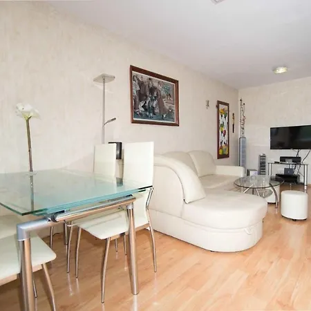 Male Mieszkanie Przy Plazy - 3 Maja 17 Apartment